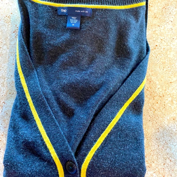 Cute cardigan. - Picture 1 of 3